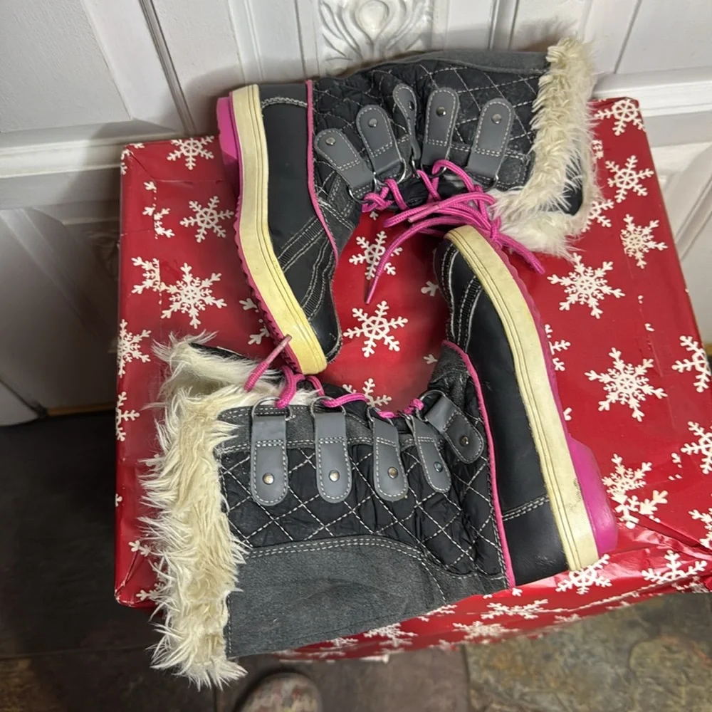 Totes Girls Waterproof Black With Pink , White Faux Fur Winter Boots Size 13